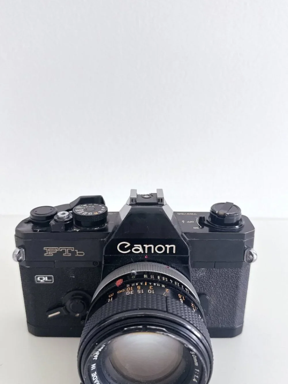 VTG BLACK CANON FTB QL 35MM FILM SLR CAMERA WITH CANON LENS FD 50MM JAPAN